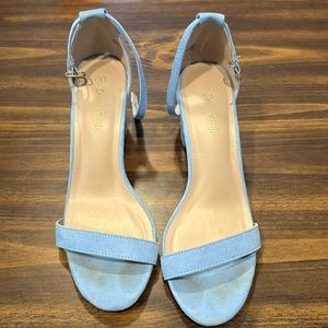 Baby blue size 8 dream Paris high heels